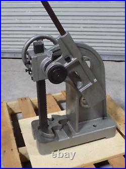 Ratchet Type Manual Arbor Press 3 Ton Pressure 1-1/2 Ram 18 Stroke DAMAGED
